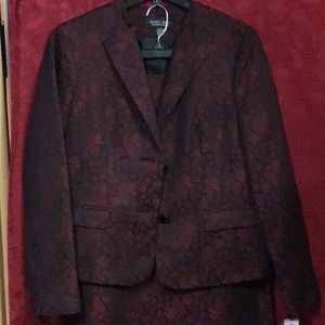 Black Label by Evan Picone two pieces made in Bangladeshi. (F)